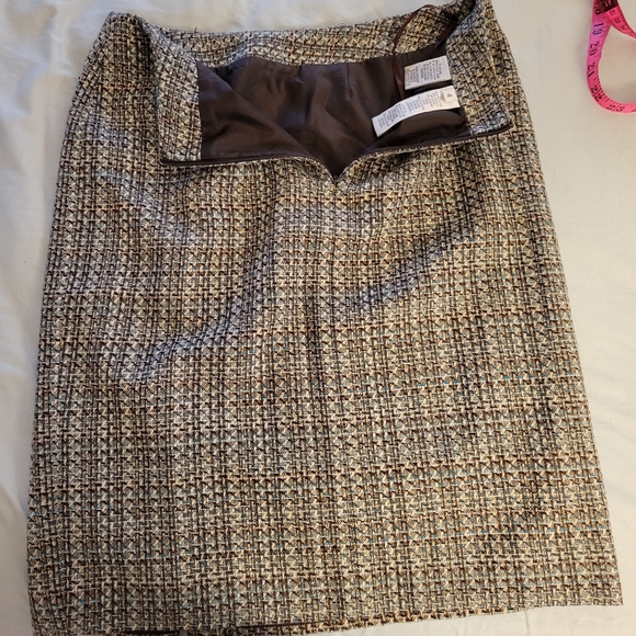Woven tweed skirt with front side slit Size 4 - Picture 3 of 6